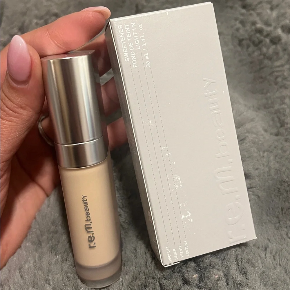R.E.M. Beauty Sweetener Foundation - Light 1N